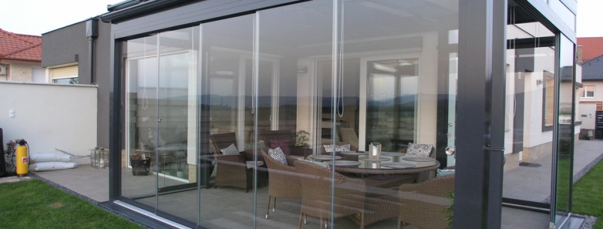 ÜVEGAJTÓ – ÜRÖM