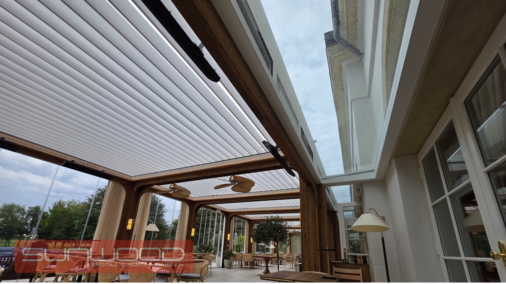 terasz.jpg Prémium lamellás pergola műemléki környezetben